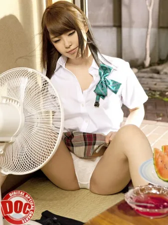Chinese Subtitles RTP-029 On a hot day, the air conditioner in my house broke down and I was in a sauna!  !  I Couldnt Stand The Heat And I Was Looking At The Uniform That Was Feeling Comfortable With A Fan On The Pants Behind The Skirt That Was Stuffy...