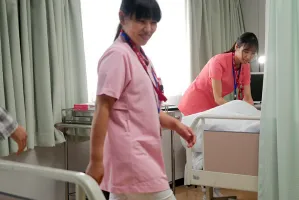 AKNR AKDL-211 乳頭性高潮護士我認為她乾淨整潔的護士喜歡唾液親吻楠木佳奈