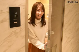 中文字幕DLDSS-329 已婚妇女在家中首次亮相AV的年龄，新秀Sakura Kamiya