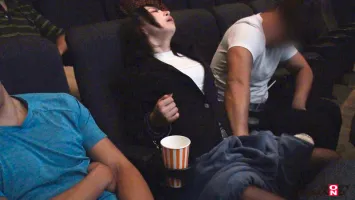 SDAM-083 映画館でレイトショーを観ながら居眠りしていた疲れたOLを拘束し布団の下で粘着オナニーで黙って失禁。