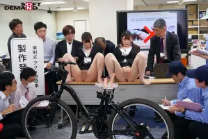 SDJS-034 SOD Female Employee Injection Type 2 Hole Alternating Insertion Acme Bicycle Is Cum!  Two Female Employees Who Became Experimental Benchmarks At A New Car Presentation