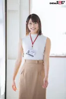 SDJS-064 朗報！ 期待の新卒AV出演（デビュー）！ 社内アイドル！ エッチで可愛いなかやまちゃん(22) 中山ことは