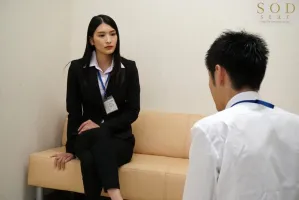 ЗВЕЗДЫ-029 Suzu Honjo Запретный офисный секс с высокой офисной дамой в брючном костюме, на который все оглядываются