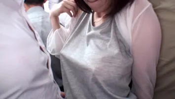 SW-153 A Young Wife Gokkun Spit On My Cock Who Had An Erection With No Bra Nipples On A Crowded Bus
