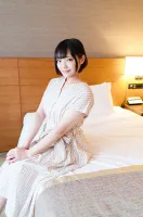 CHCH-010 32岁处女人妻 - 蜜月前最后一刻丢失的文件 - Momo-san