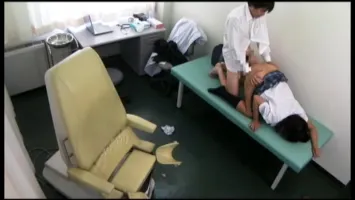 268SPYE-285 Вуайеристское видео, на котором выдает себя за медицинского работника, обнажающего свои гениталии невинному молодому человеку 10
