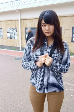 FONE-057 Девушка из сладкого картофеля Камигё с G-чашкой, которая планирует дебютировать в университете: «Пожалуйста, научите меня сексу» и решает появиться в AV перед поступлением.