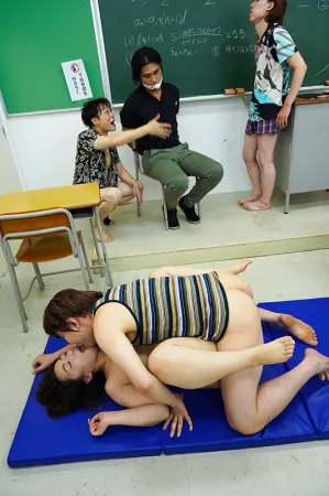 MRSS-077 体内射精课崩溃我的妻子，学校医务室的老师，被做为DQN学生的性处理玩具，她在学校被暴露，她是一个色狼筱崎环奈