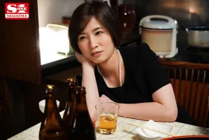 SSIS-076 畢業已經8年了... 喪服的妻子奧田咲在老師的葬禮上重逢時被前男友喝醉並戴綠帽子
